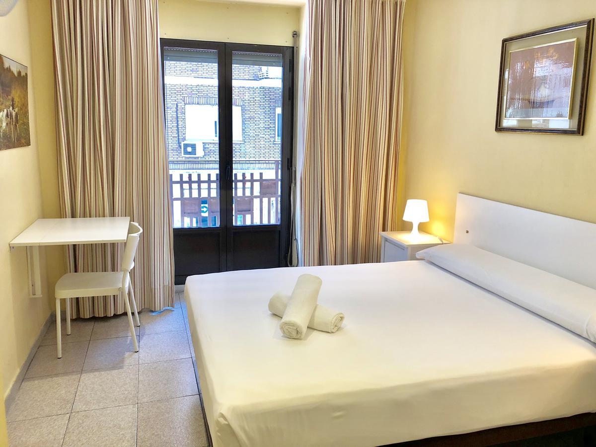 Hostal Arriaza Madrid Extérieur photo