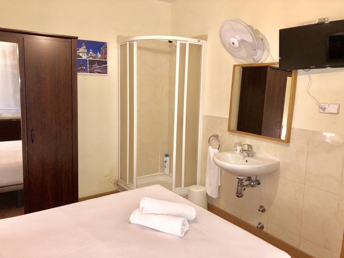 Hostal Arriaza Madrid Extérieur photo