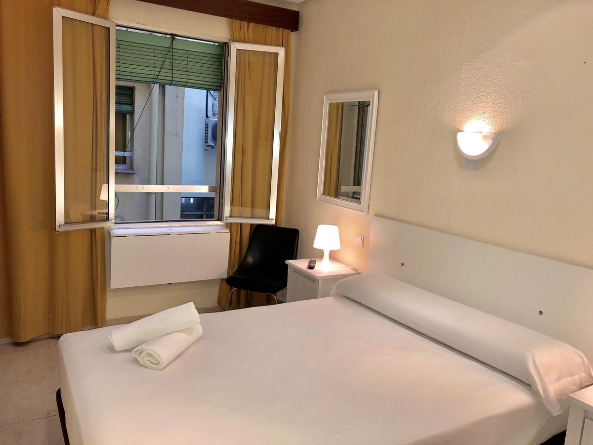 Hostal Arriaza Madrid Extérieur photo