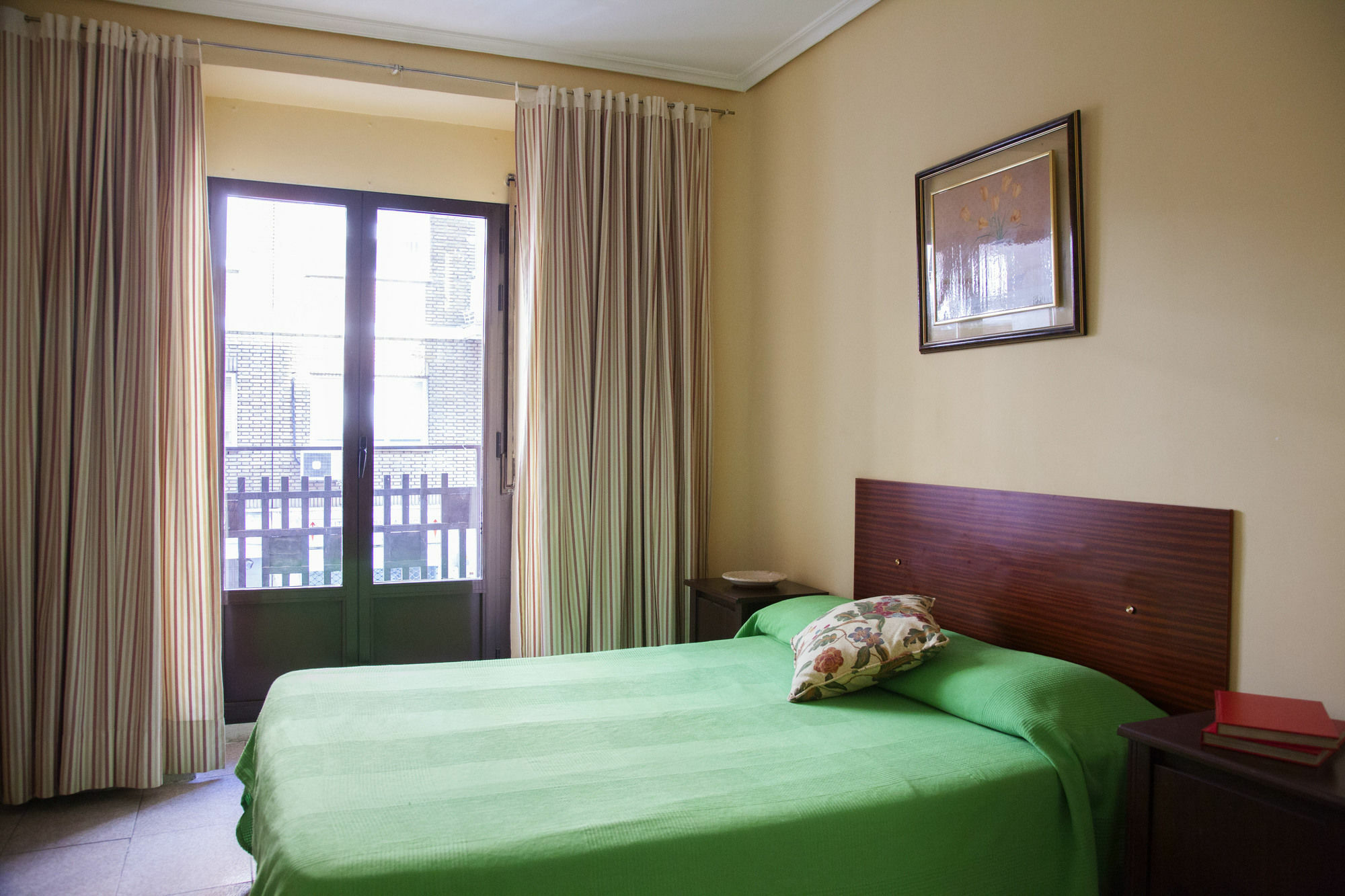 Hostal Arriaza Madrid Extérieur photo